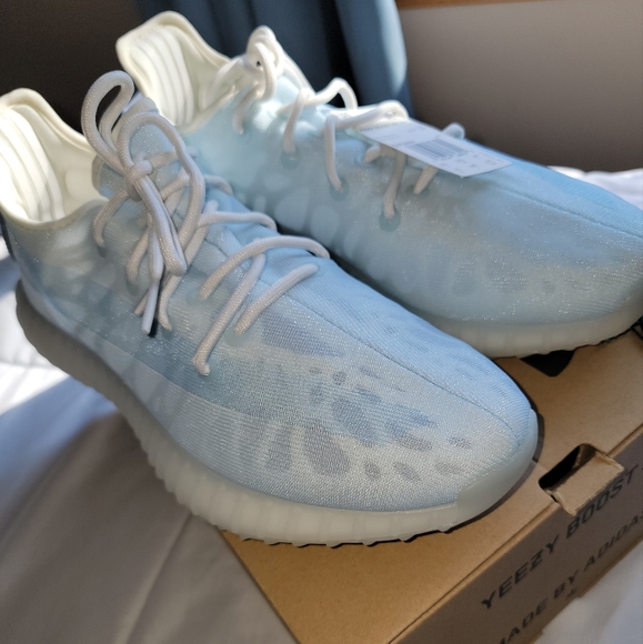 NEW!!!!! Authentic Adidas Yeezy Boost 350 V2 Mono Ice main image 5
